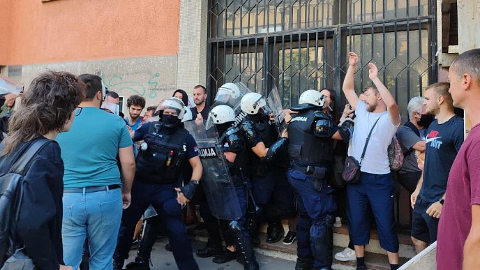 Zaposleni ušli u sud